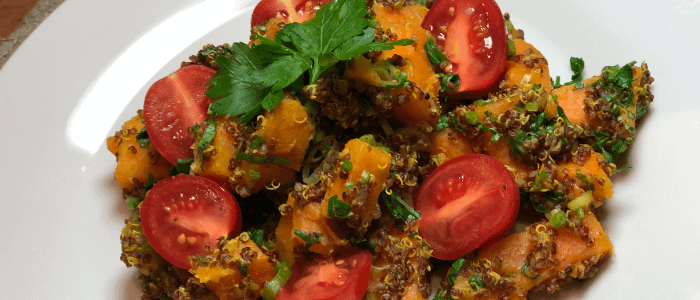 Quinoa Salat Rezept mit Sueßkartoffeln und Petersilie