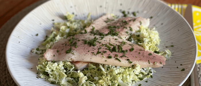 Rezept zum Turbo-Fastentag - Forellenfilet auf zartem Chinakohl-Salat