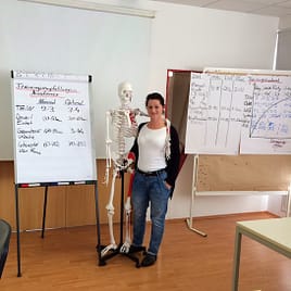 Sonja Fuchs von Fuchsmunter bei einem Training der Akademie der Deutschen Hochschule fuer Praevention und Gesundheit