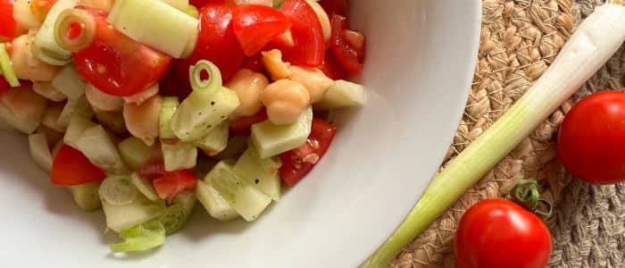 Rezept zum Intervallfasten: Schneller Salat mit Kichererbsen nur 200 kcal